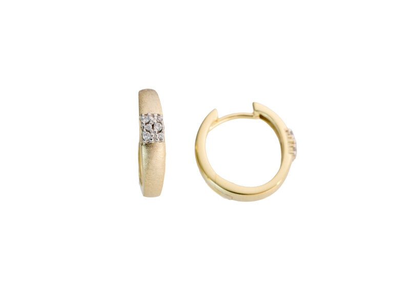 Haakonsen øreringer i gull med diamanter.