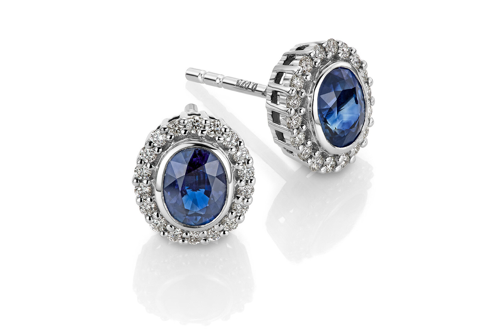 Haakonsen rosett ørepynt i hvitt gull med safir og diamanter.