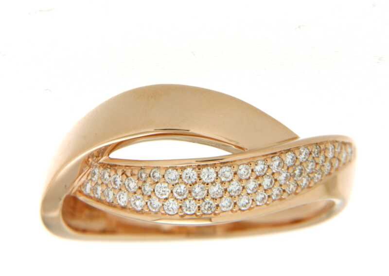 Haakonsen ring i rosè farget gull med diamanter.