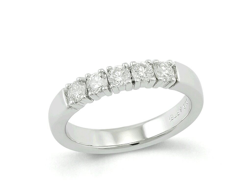 Haakonsen Kim alliansering i hvitt gull med diamanter 0.54 ct.