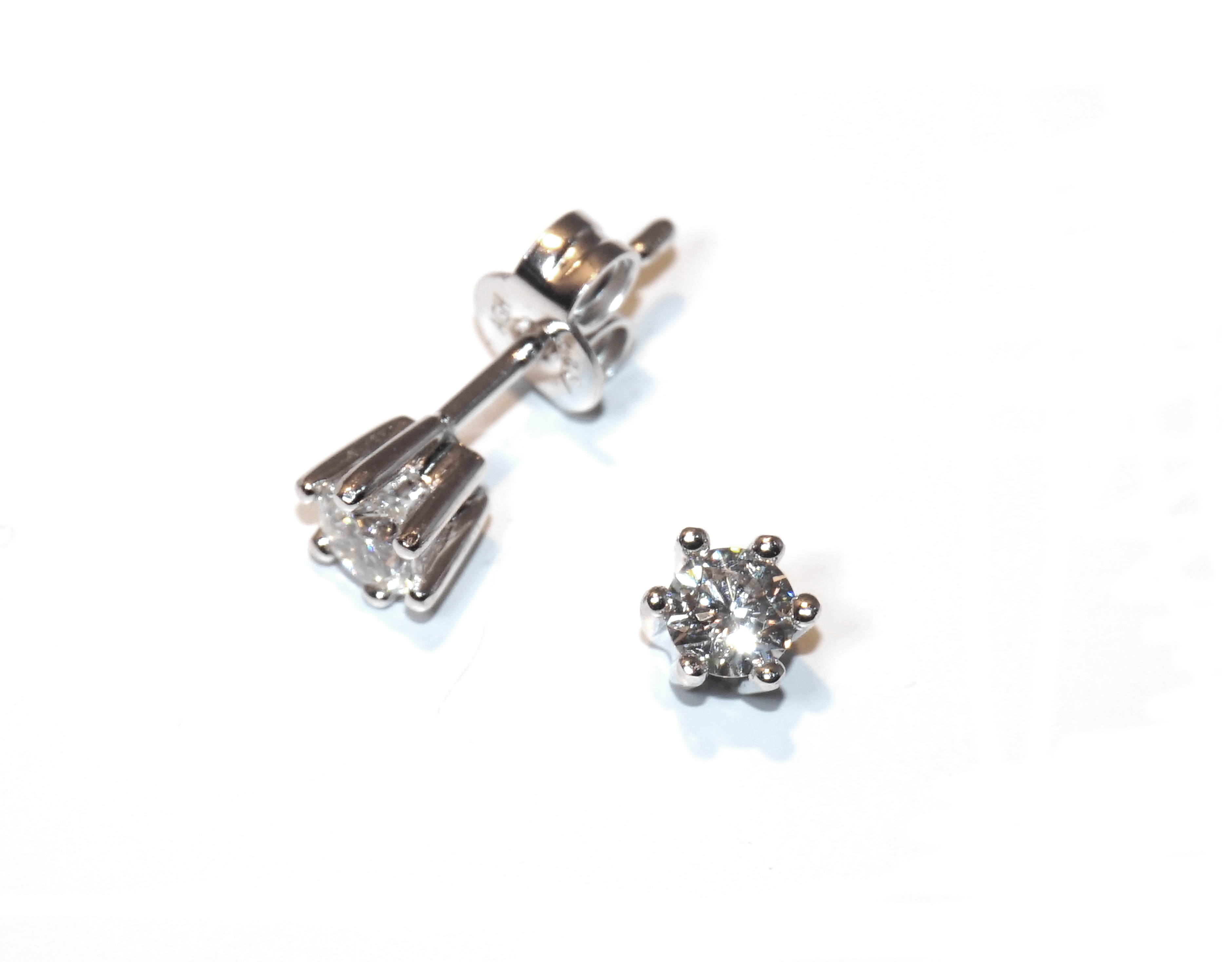 Haakonsen Ina diamant ørepynt i hvitt gull totalt 0.29 ct